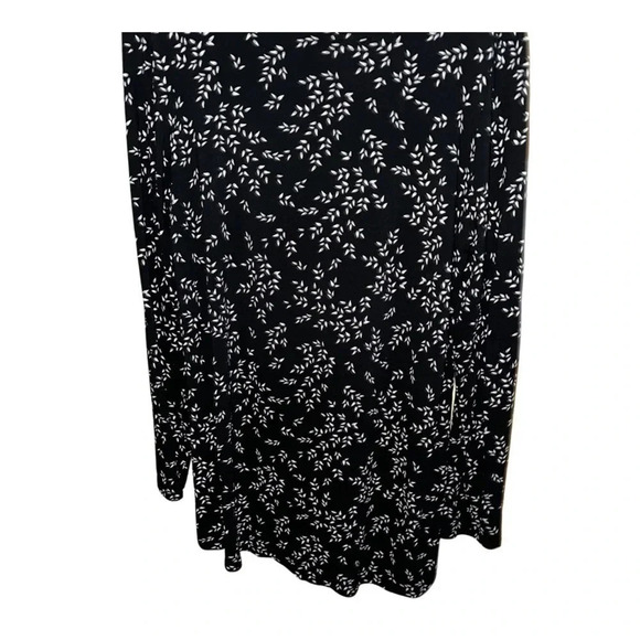 J. Jill Black and White Floral Tunic Size Medium - Picture 3 of 5